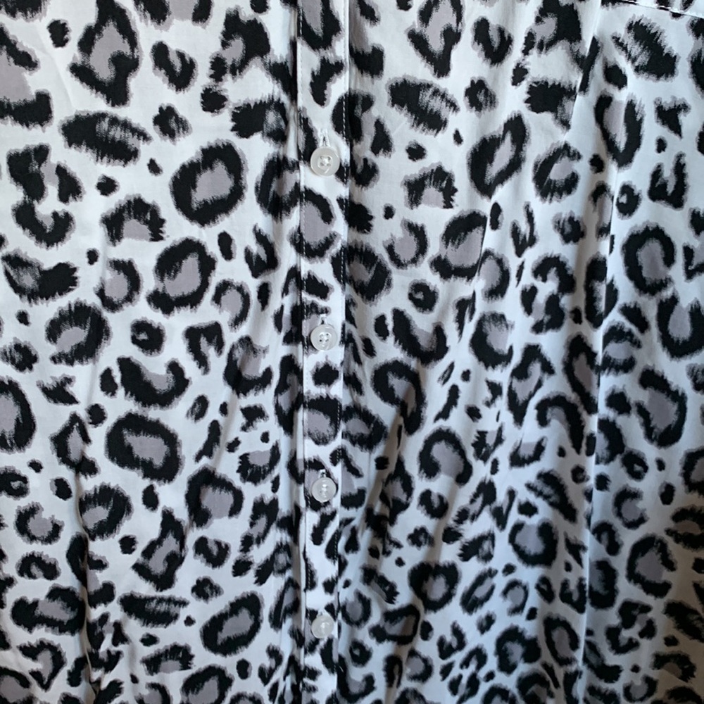 Torrid Size 6. Button Front Cap Sleeve Challis - image 6